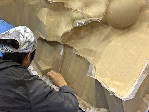 離型剤を塗ります