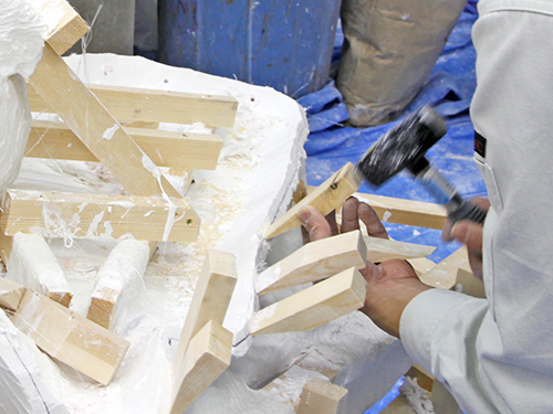 硬化後、原型からはずします